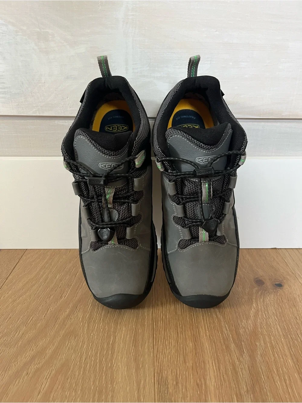 Keen Targhee Low WP big kids hiking waterproof shoes sneakers NWOT EU 37 US 5